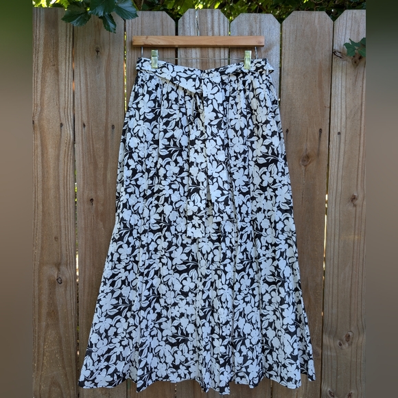 Beautiful Lawrence Zarian Dresses & Skirts - Beautiful Lawrence Zarian Black and White Floral Patterned Faux Wrap Maxi Skirt